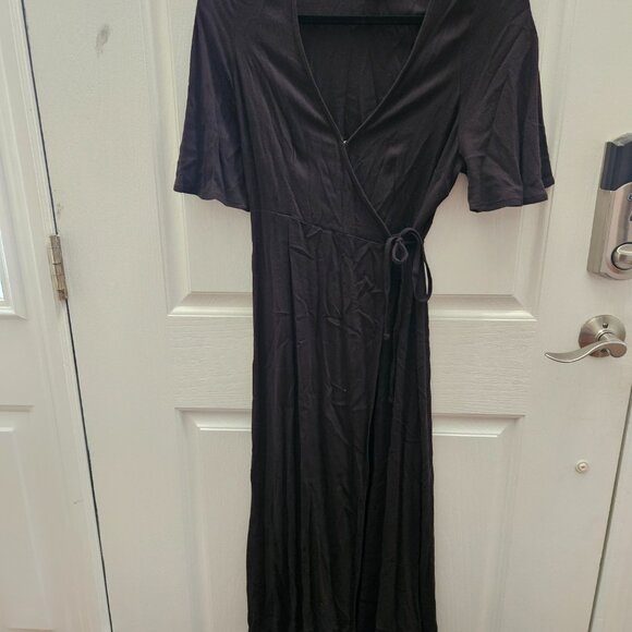 Old Navy Dresses & Skirts - Wrap dress